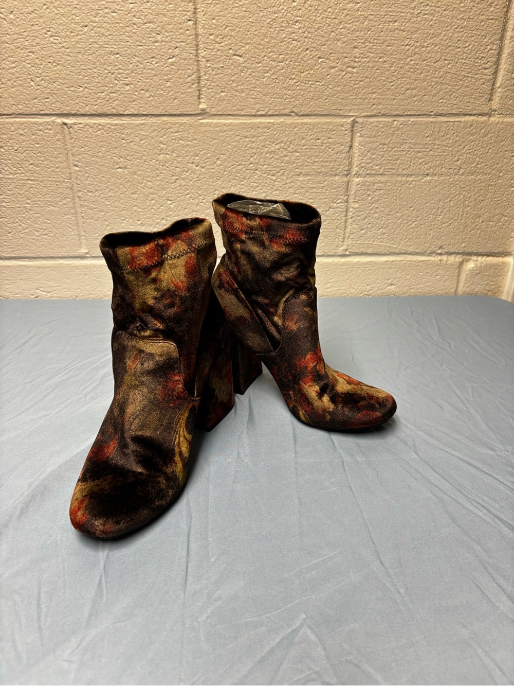 A New Day Maria Floral Velvet Block Heel Ankle Boots Multicolor Size 8